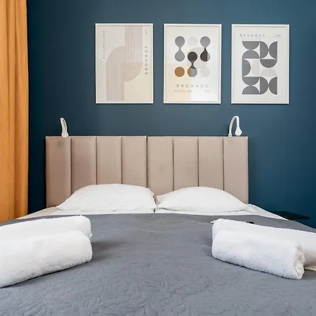 Old Market View Premium Standard With Ac