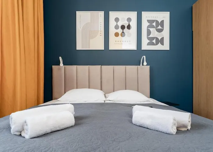 Old Market View Premium Standard With Ac